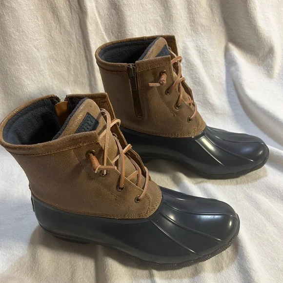 Sperry Duck Boot worn once! Blue Tan 8.5 - Picture 2 of 8